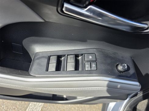 Used 2022 Toyota Highlander XLE image 13