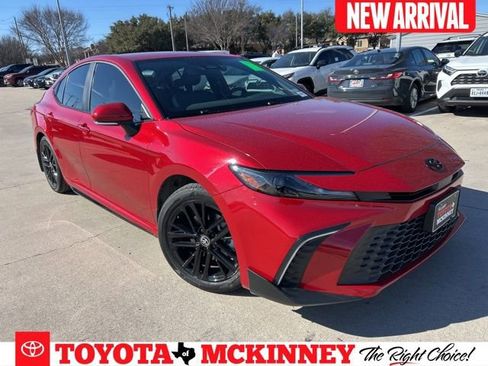 Certified 2025 Toyota Camry SE image 1