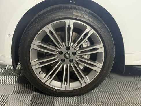 New 2025 Land Rover Range Rover Sport Dynamic SE AWD/4WD image 13