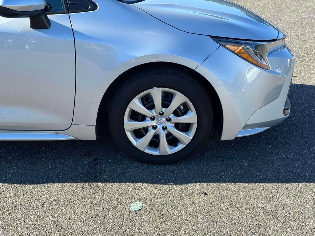 Used 2026 Toyota Corolla LE FWD image 9