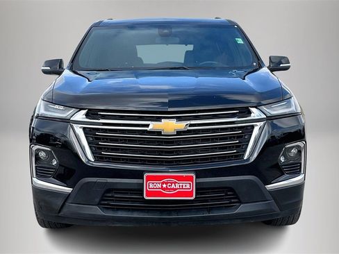 Used 2022 Chevrolet Traverse LT image 3