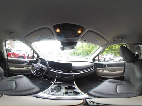 Used 2026 Kia Carnival FWD image 42