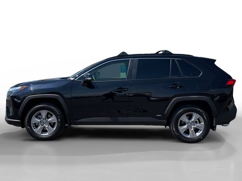 Used 2025 Toyota RAV4 XLE AWD/4WD image 2