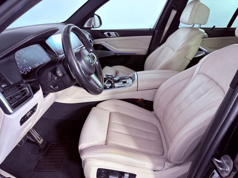 Used 2019 BMW X5 xDrive50i w/ M Sport Package image 5