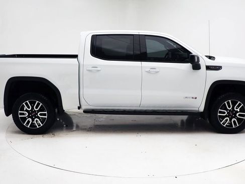 Used 2025 GMC Sierra 1500 AT4 w/ Technology Package AWD/4WD image 3