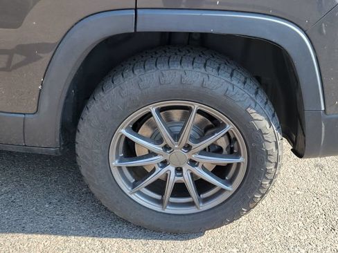 Used 2014 Jeep Cherokee Latitude w/ Trailer Tow Group AWD/4WD image 14