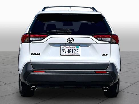 Used 2025 Toyota RAV4 XLE Premium FWD image 4