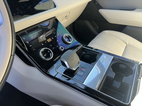 Certified 2022 Land Rover Range Rover Velar R-Dynamic S image 28