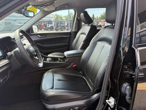 Used 2023 Jeep Grand Cherokee L Limited AWD/4WD image 46