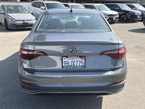 Used 2023 Volkswagen Jetta SE w/ Panoramic Sunroof Package FWD image 3