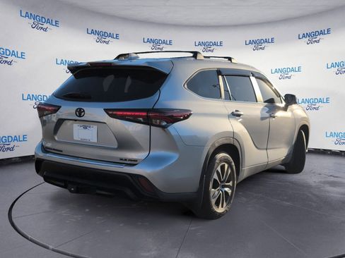Used 2024 Toyota Highlander XLE image 4