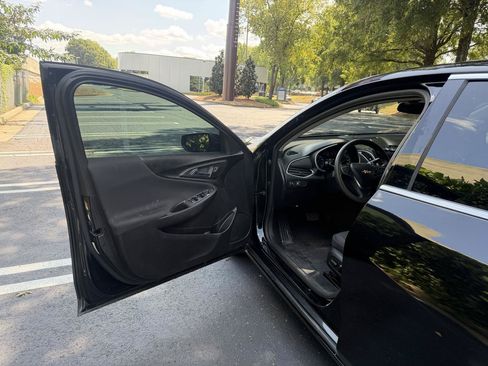 Used 2022 Chevrolet Malibu LT FWD image 9