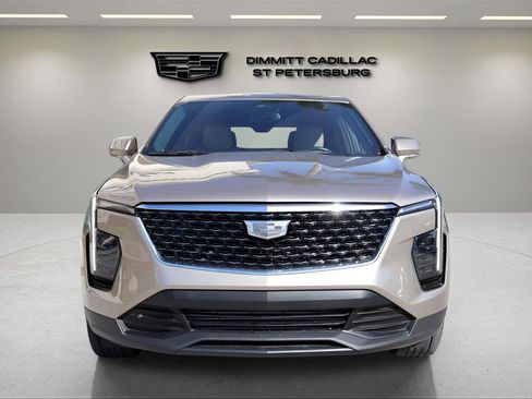 Used 2024 Cadillac XT4 Luxury w/ Cold Weather Package image 8