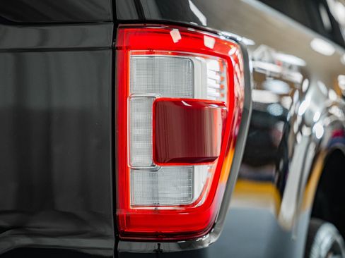 Certified 2022 Ford F150 Lariat w/ Equipment Group 502A High image 19