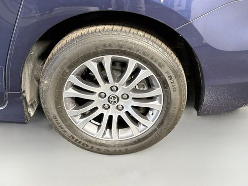 Used 2020 Toyota Sienna XLE FWD image 35