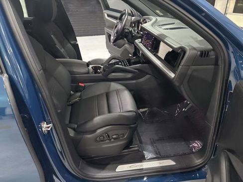 Used 2024 Porsche Cayenne S image 36
