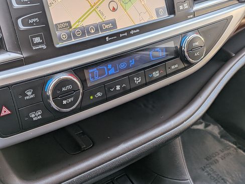 Used 2018 Toyota Highlander Limited Platinum AWD/4WD image 25