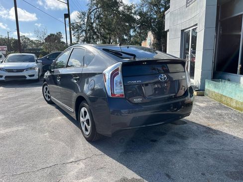 Used 2014 Toyota Prius Five image 9