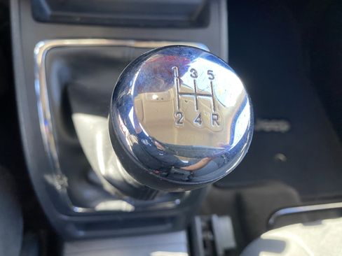 Used 2016 Jeep Patriot Sport FWD image 14