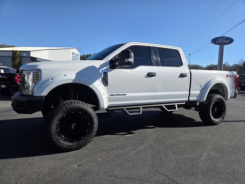 Used 2019 Ford F250 XLT w/ FX4 Off-Road Package image 18