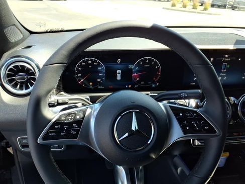 New 2025 Mercedes-Benz GLB 250 4MATIC image 19