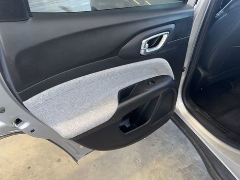 Certified 2024 Jeep Compass Latitude image 24