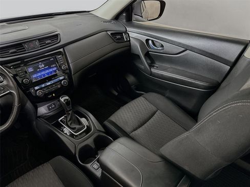 Used 2018 Nissan Rogue SV w/ Sun & Sound Touring Package image 26