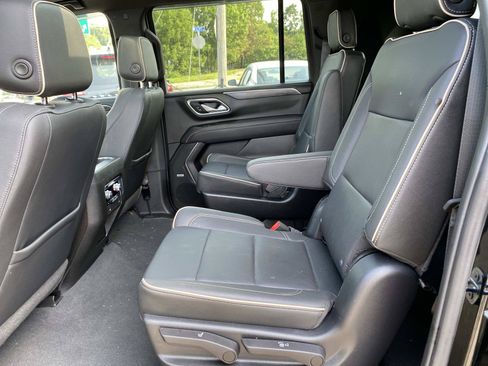 Used 2022 GMC Yukon XL SLT w/ SLT Premium Package AWD/4WD image 22