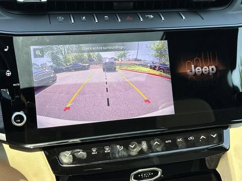 New 2026 Jeep Grand Cherokee Limited w/ Limited Altitude Package AWD/4WD image 30