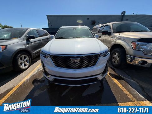Used 2023 Cadillac XT6 Luxury AWD/4WD image 2