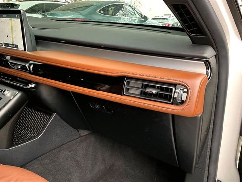 Used 2022 Lincoln Aviator Reserve w/ Elements Package Plus image 18