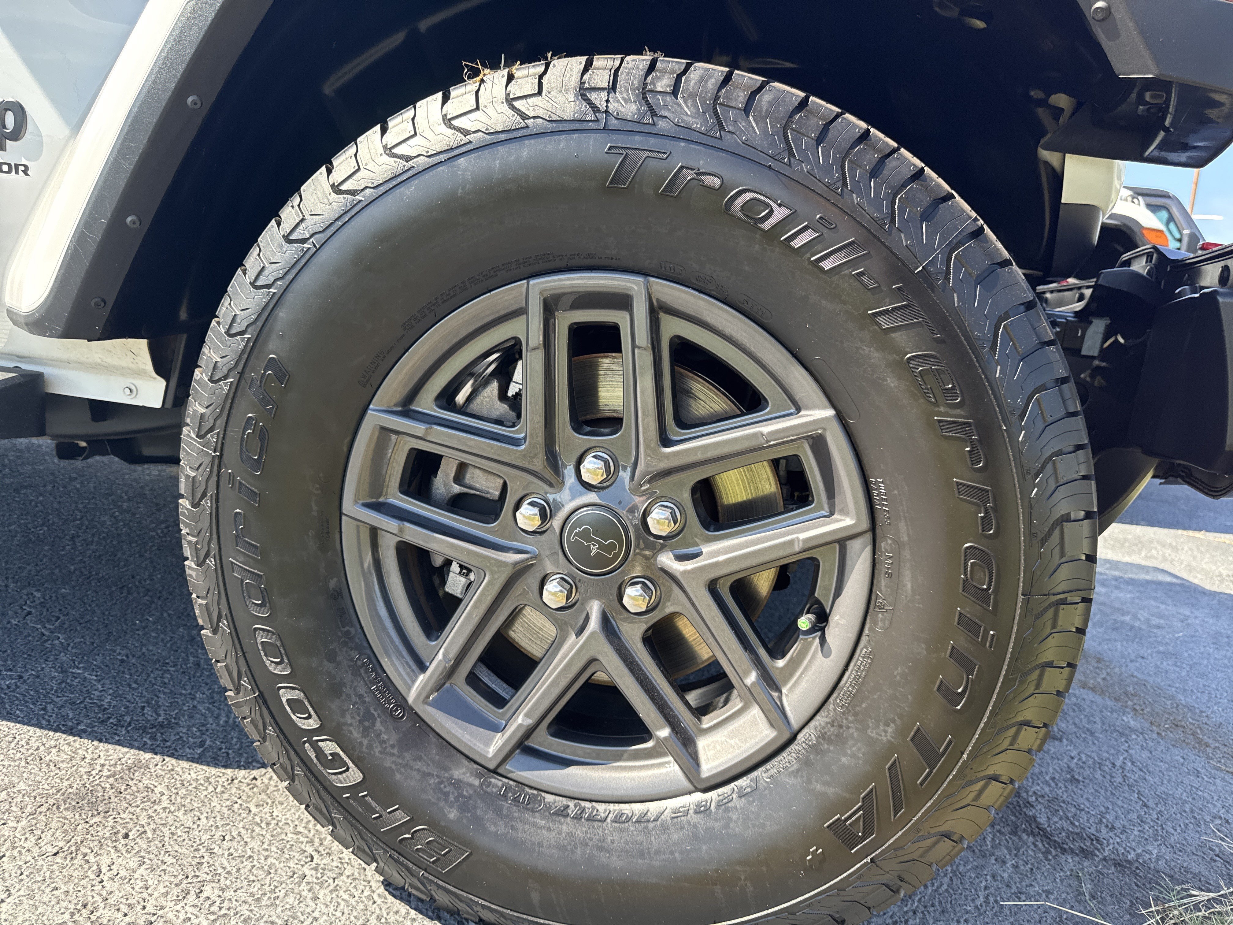 Used 2024 Jeep Gladiator Sport AWD/4WD image 12