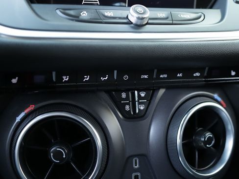 Used 2021 Chevrolet Blazer LT FWD image 15