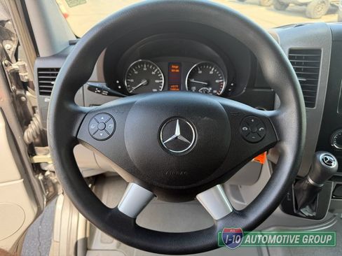Used 2015 Mercedes-Benz Sprinter 2500 image 18