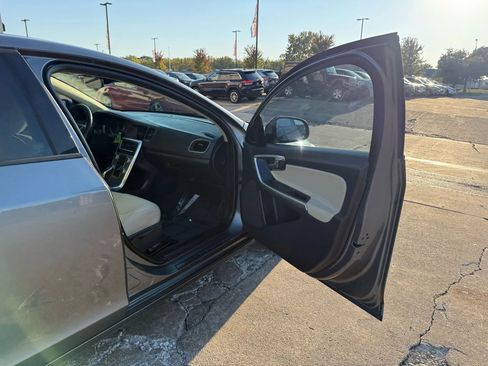 Used 2018 Volvo S60 T5 Dynamic image 26