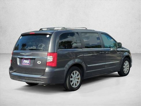 Used 2016 Chrysler Town & Country Touring FWD image 5