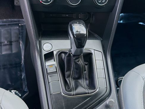 Used 2022 Volkswagen Taos SE w/ Panoramic Sunroof Package FWD image 14