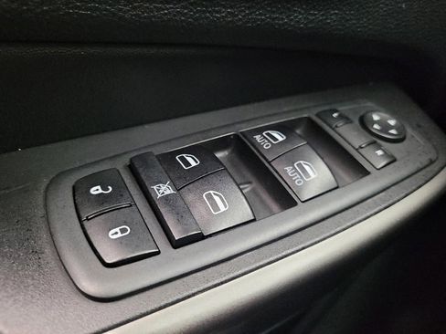 Used 2020 Jeep Cherokee Limited image 27