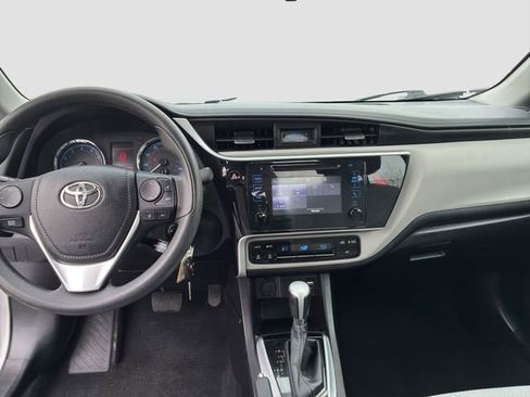 Used 2018 Toyota Corolla LE image 23