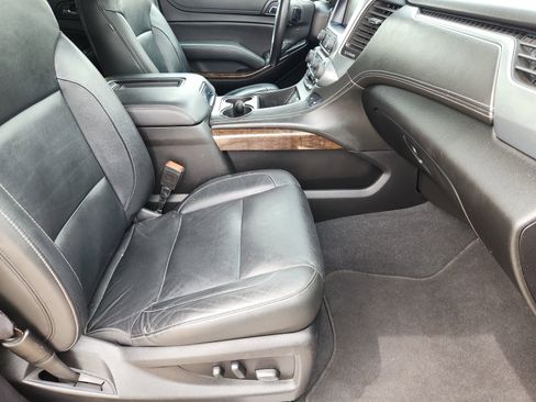 Used 2019 Chevrolet Tahoe LT w/ LT Signature Package AWD/4WD image 17