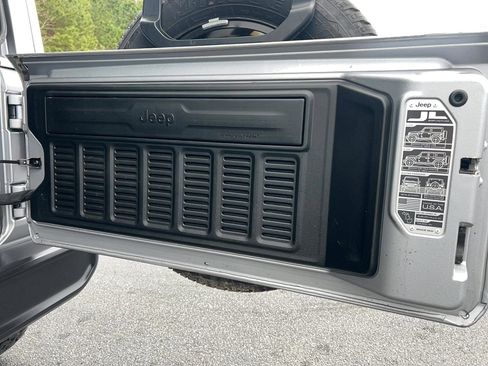 Used 2021 Jeep Wrangler Unlimited Sahara w/ Cold Weather Group image 29