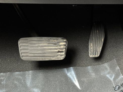 Used 2025 Chevrolet Suburban Z71 image 38