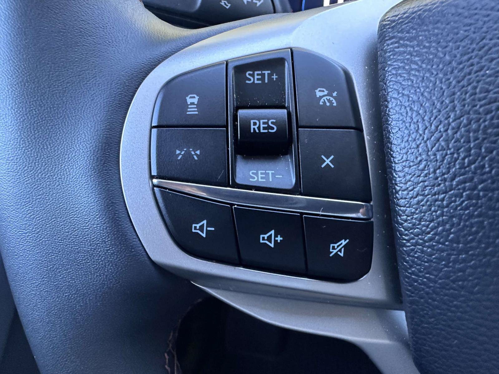 Used 2026 Ford Explorer Active AWD/4WD image 18