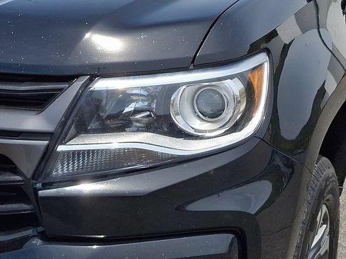 Used 2021 Chevrolet Colorado Z71 w/ Safety Package AWD/4WD image 9