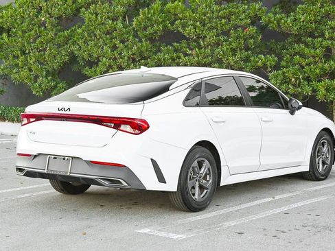 Used 2022 Kia K5 LX image 4