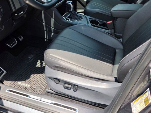 Certified 2024 Volkswagen Tiguan SE R-Line FWD image 19