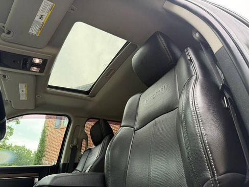 Used 2018 RAM 1500 Laramie w/ Convenience Group AWD/4WD image 24