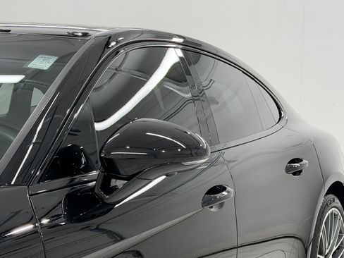 Certified 2022 Porsche Panamera 4 Platinum Edition image 18