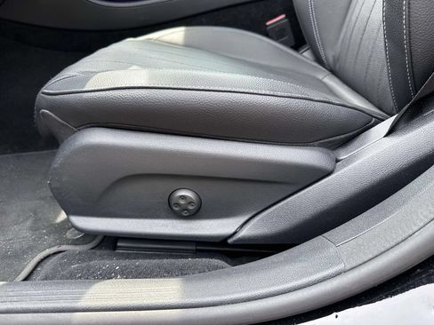 Used 2023 Mercedes-Benz E 350 4MATIC Sedan image 11