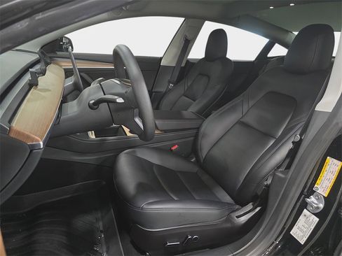 Used 2023 Tesla Model 3 Standard Range image 14